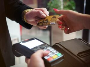 lojas que emitem cartão de crédito na hora