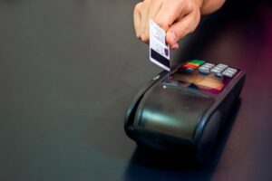 Cartão de crédito Neon é bom? É confiável? Veja o limite inicial!